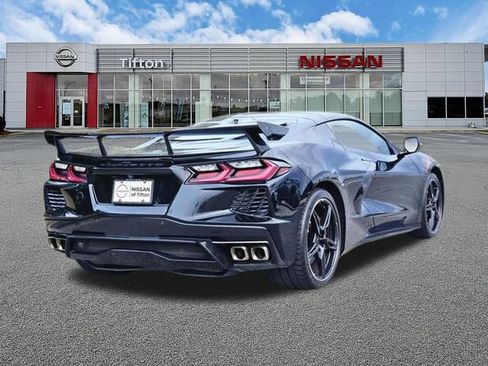 Used 2022 Chevrolet Corvette Stingray Preferred Cpe w/ Z51 Performance Package RWD image 4