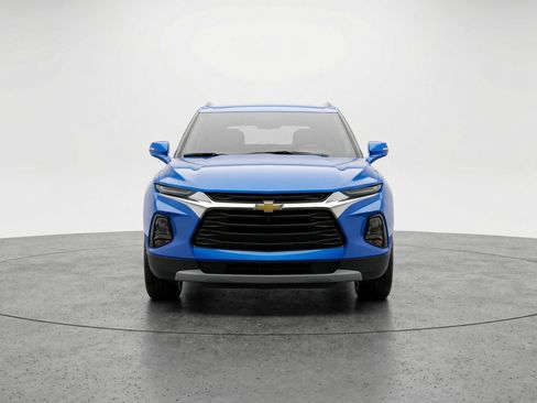 Used 2025 Chevrolet Blazer LT image 2