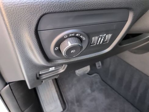 Used 2025 Jeep Grand Cherokee L Overland w/ Luxury Tech Group IV AWD/4WD image 22