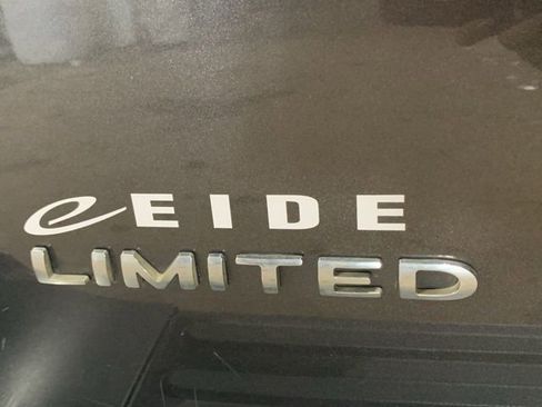 Used 2017 Ford Expedition Limited AWD/4WD image 32