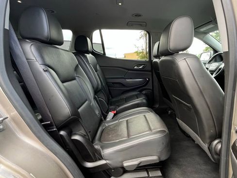 Certified 2023 GMC Acadia SLT image 19