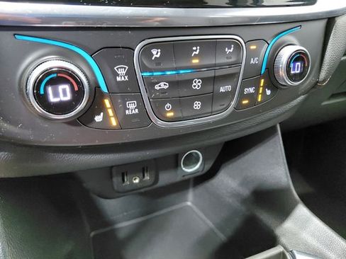 Used 2020 Chevrolet Traverse LT FWD image 31