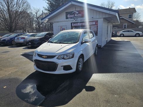 Used 2017 Chevrolet Sonic LT image 3