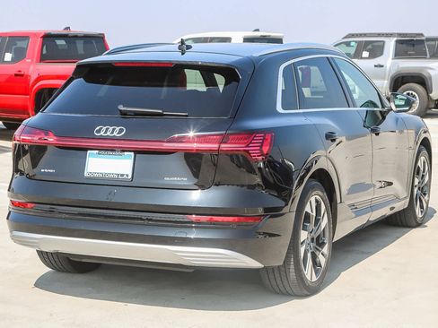 Used 2022 Audi e-tron Premium image 6