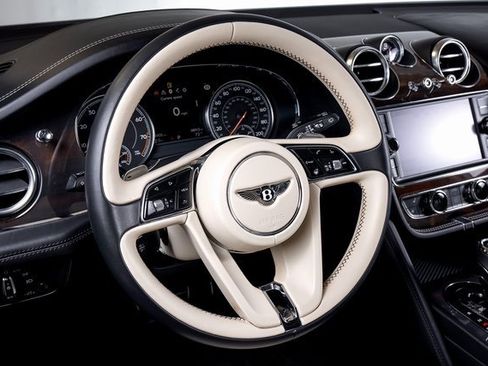 Used 2019 Bentley Bentayga image 31