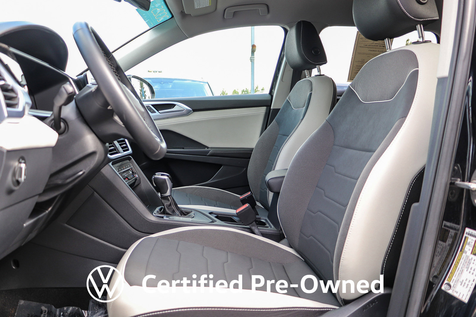 Used 2025 Volkswagen Taos SE FWD image 19