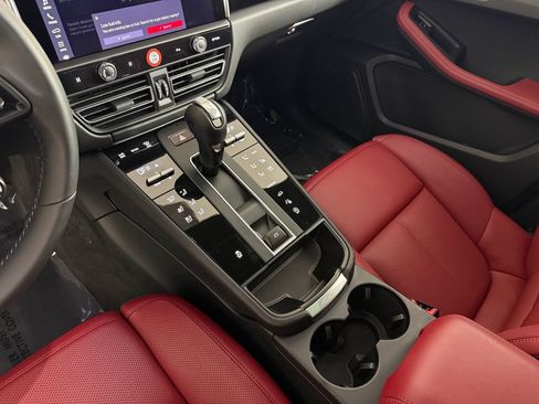 Certified 2026 Porsche Macan Turbo AWD/4WD image 25