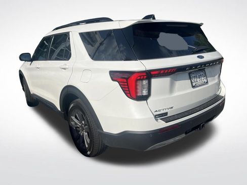 Used 2026 Ford Explorer Active w/ Active Comfort Package AWD/4WD image 4