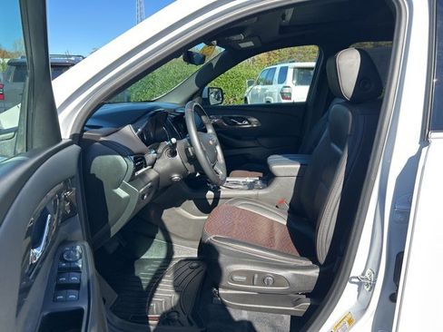 Used 2023 Chevrolet Traverse High Country image 15