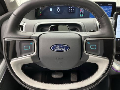 Certified 2025 Ford Expedition Platinum w/ Platinum Ultimate Package AWD/4WD image 18