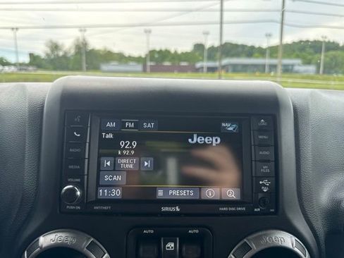 Used 2013 Jeep Wrangler Unlimited Sahara AWD/4WD image 16