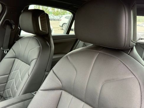 Used 2025 BMW 760i xDrive w/ Premium Package image 21