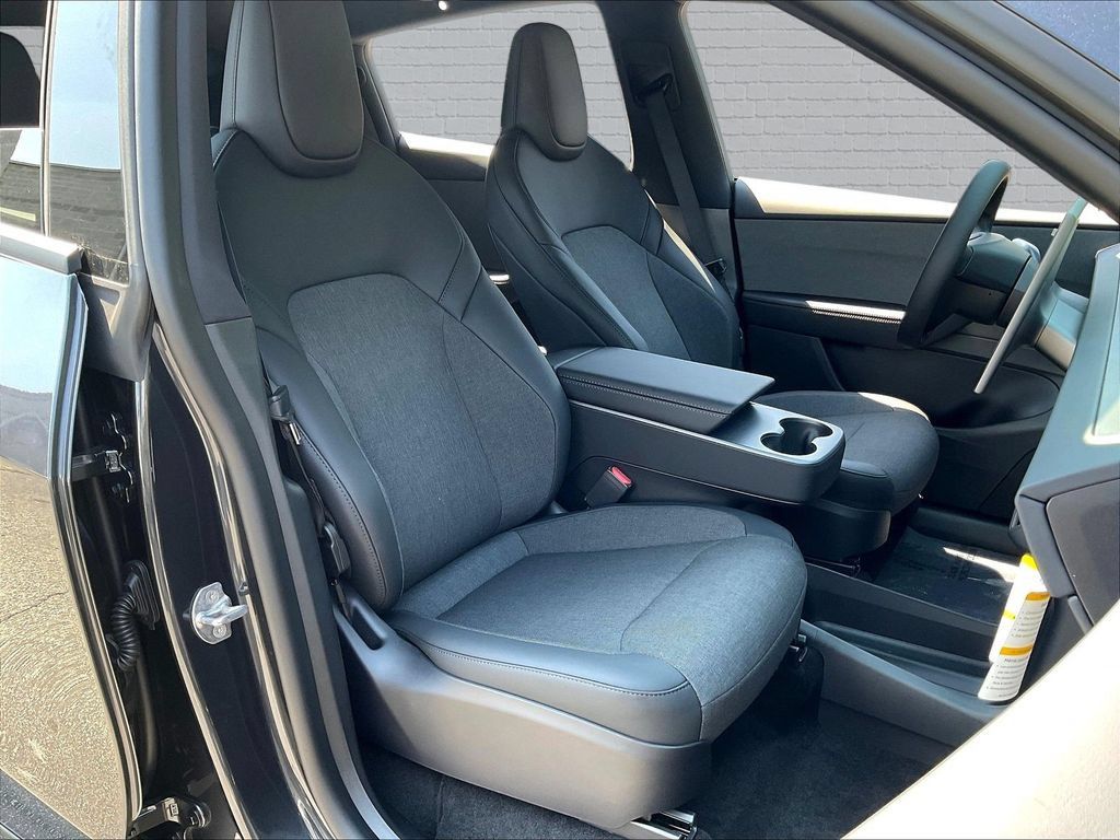Used 2026 Tesla Model Y 2WD image 19