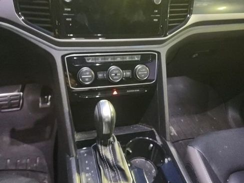 Used 2022 Volkswagen Atlas SEL Premium image 9