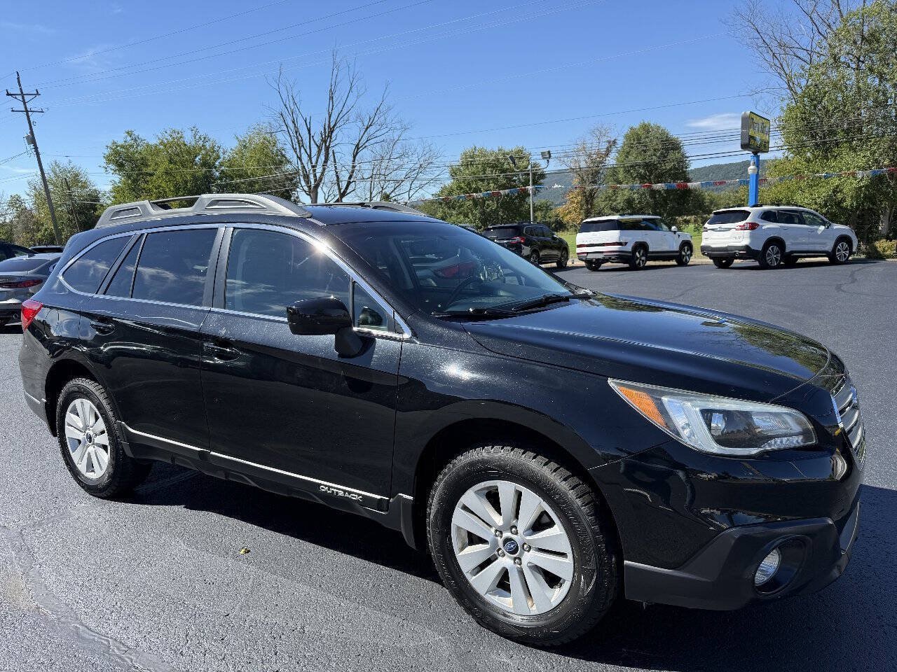 Used 2017 Subaru Outback 2.5i Premium AWD/4WD image 1