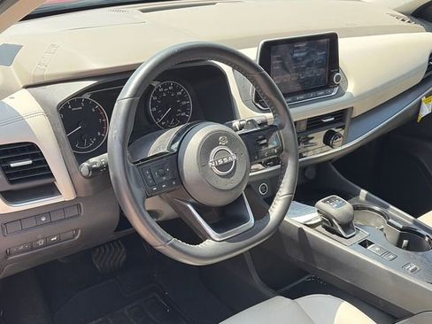 Used 2023 Nissan Rogue SV w/ SV Premium B Package FWD image 17