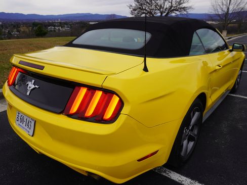 Used 2015 Ford Mustang Convertible w/ Equipment Group 051A image 11