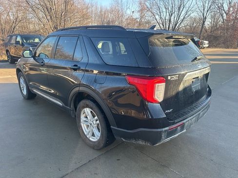 Used 2022 Ford Explorer XLT w/ Equipment Group 202A image 9
