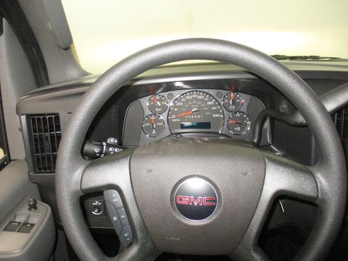 New 2026 GMC Savana 3500 RWD image 22