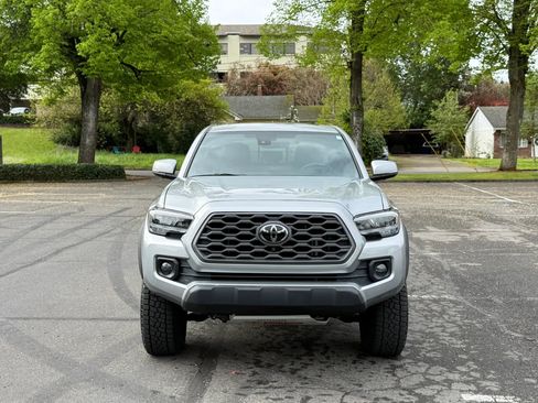 Used 2022 Toyota Tacoma TRD Off-Road w/ TRD Premium Off Road Package AWD/4WD image 8