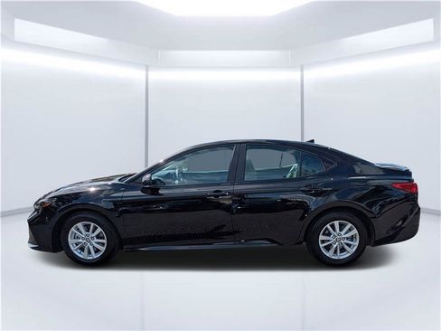 Used 2025 Toyota Camry LE image 6