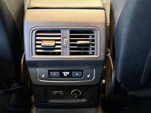 Used 2022 Audi Q5 e Prestige w/ Prestige Package image 24