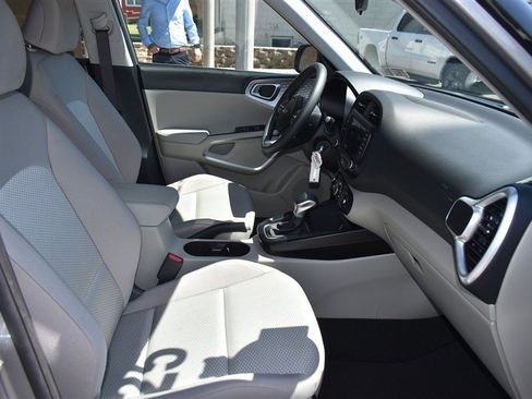 Used 2025 Kia Soul LX w/ LX Technology Package FWD image 27