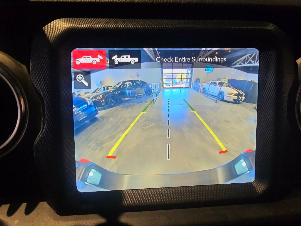 Used 2022 Jeep Gladiator Rubicon w/ LED Lighting Group AWD/4WD image 10