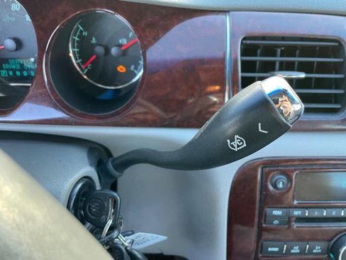 Used 2006 Buick Lucerne CX image 34