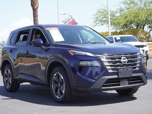 Certified 2025 Nissan Rogue SV FWD image 4