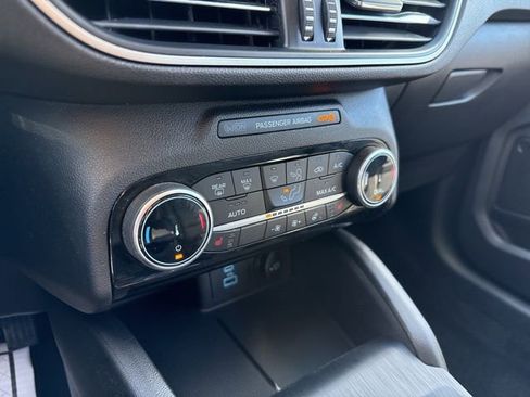 Used 2022 Ford Escape SEL image 32
