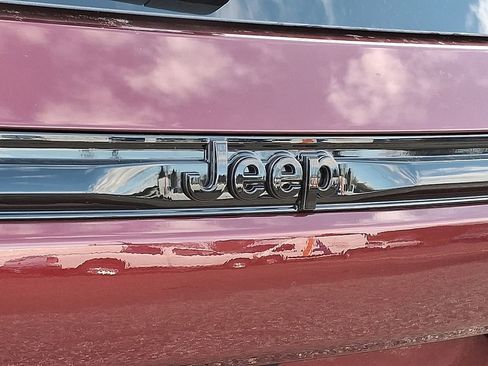 New 2025 Jeep Grand Cherokee Altitude AWD/4WD image 21