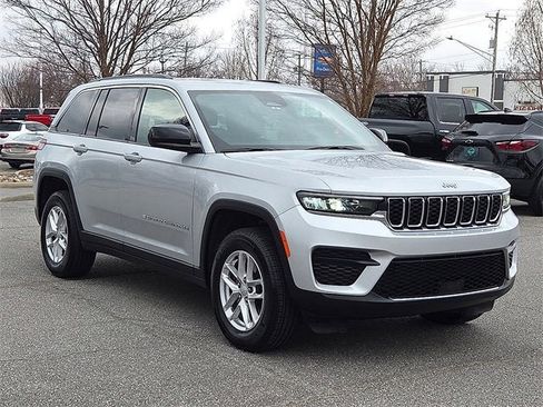 Used 2024 Jeep Grand Cherokee Laredo X image 7