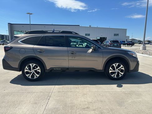 Used 2022 Subaru Outback Limited AWD/4WD image 4
