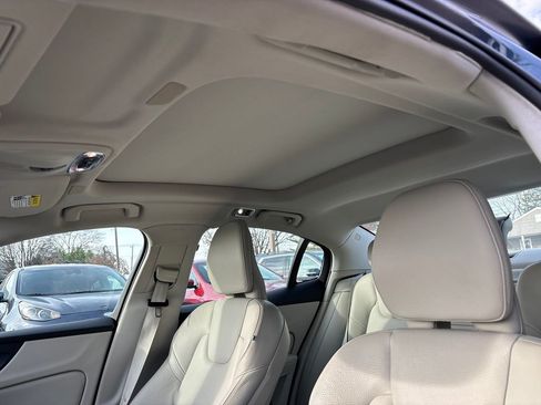 Used 2019 Volvo S60 T6 Momentum w/ Premium Package image 14