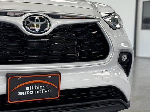 Used 2024 Toyota Highlander LE image 11