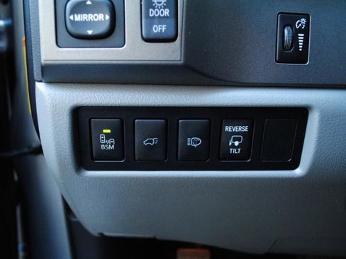 Used 2017 Toyota Sequoia Platinum image 29