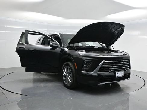 Used 2025 Buick Enclave Preferred image 56