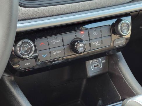 Used 2024 Jeep Compass Latitude AWD/4WD image 21
