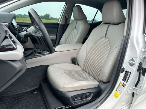 Used 2023 Toyota Camry SE image 15