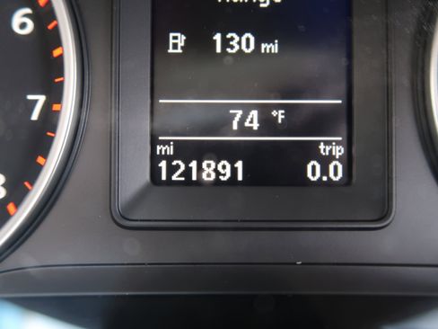 Used 2017 Volkswagen Tiguan S image 22