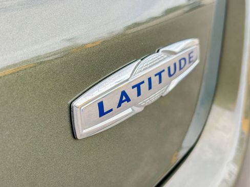 Used 2018 Jeep Compass Latitude w/ Popular Equipment Group FWD image 12