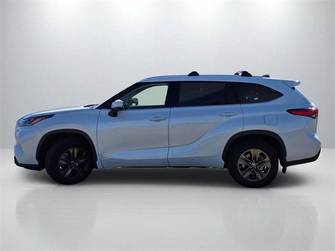 Used 2022 Toyota Highlander Bronze Edition image 7