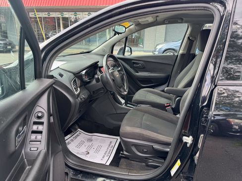 Used 2018 Chevrolet Trax LS w/ LPO, Cargo Package AWD/4WD image 8