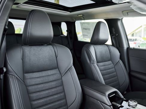 New 2026 Mitsubishi Outlander SE image 27