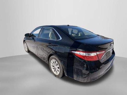 Used 2015 Toyota Camry LE image 5