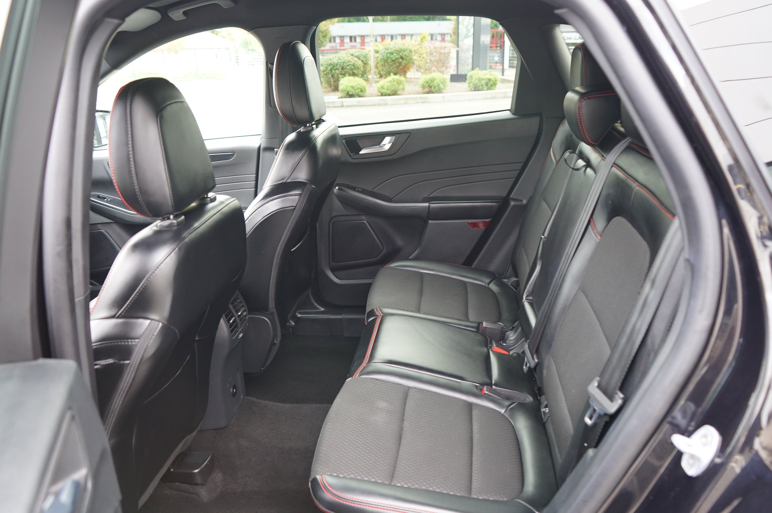 Used 2025 Ford Escape ST-Line AWD/4WD image 19