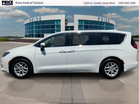 Used 2017 Chrysler Pacifica LX FWD image 8