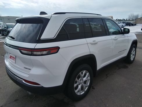 Used 2023 Jeep Grand Cherokee Limited w/ Trailer Tow Prep Group (B) image 5