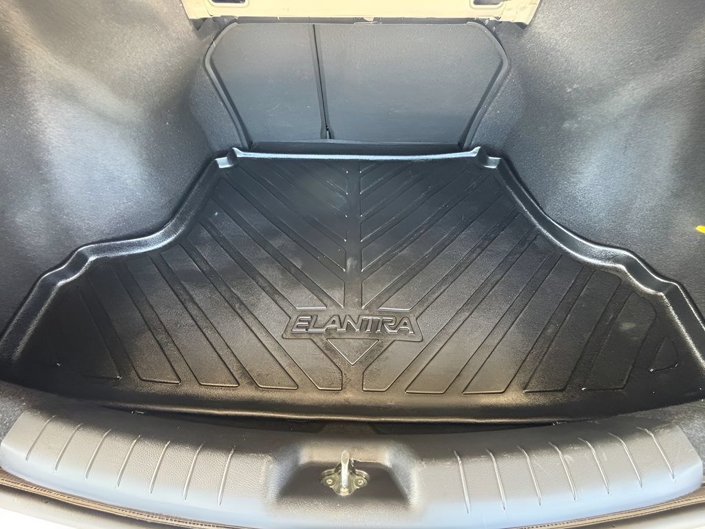 Used 2020 Hyundai Elantra SEL FWD image 32